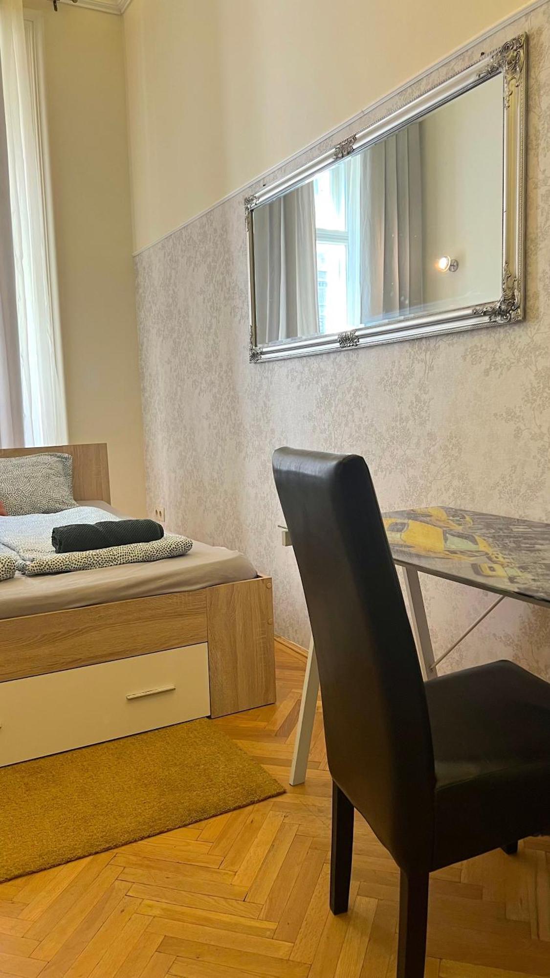 In Ferenciek Square Appartement